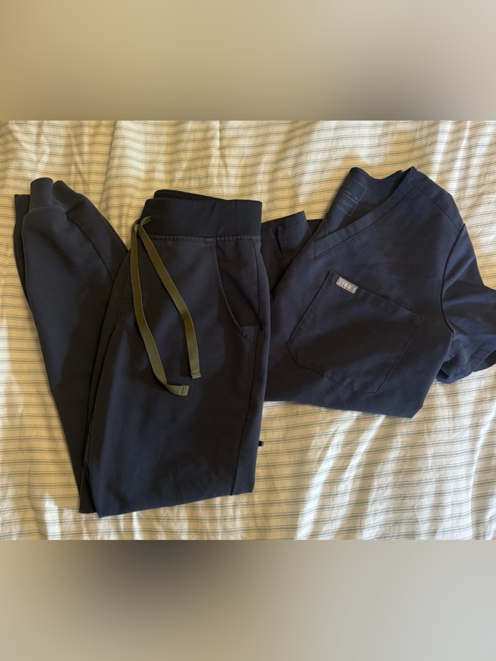 FIGS Scrub Set